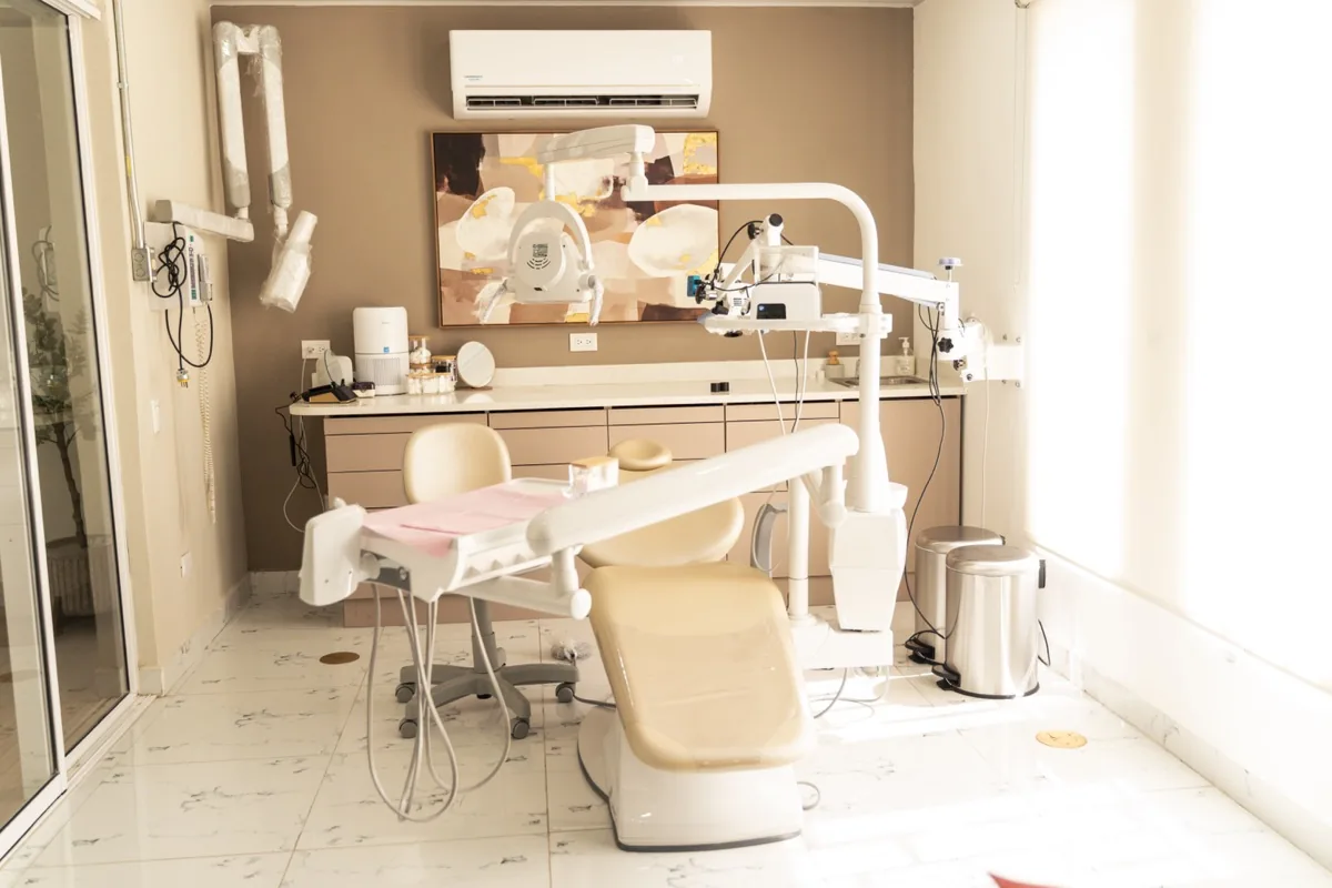 Consultorio premium de Clínica Endodontics donde se realizan implantes dentales con planificación digital, San Miguel