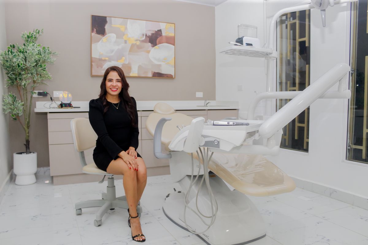 Dra. Stefany junto al equipo dental