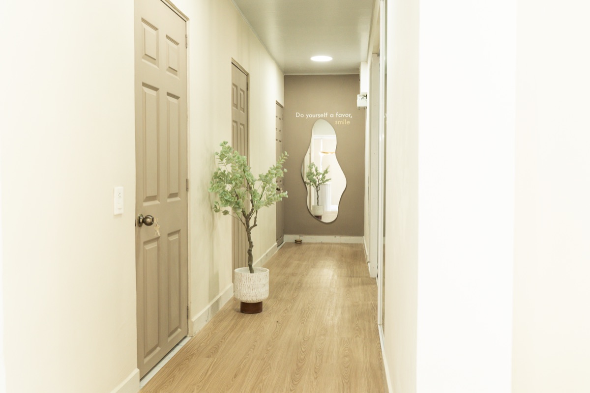 Do Yourself a Favor Smile hallway at Clínica Endodontics, San Miguel — smile design and dental aesthetics